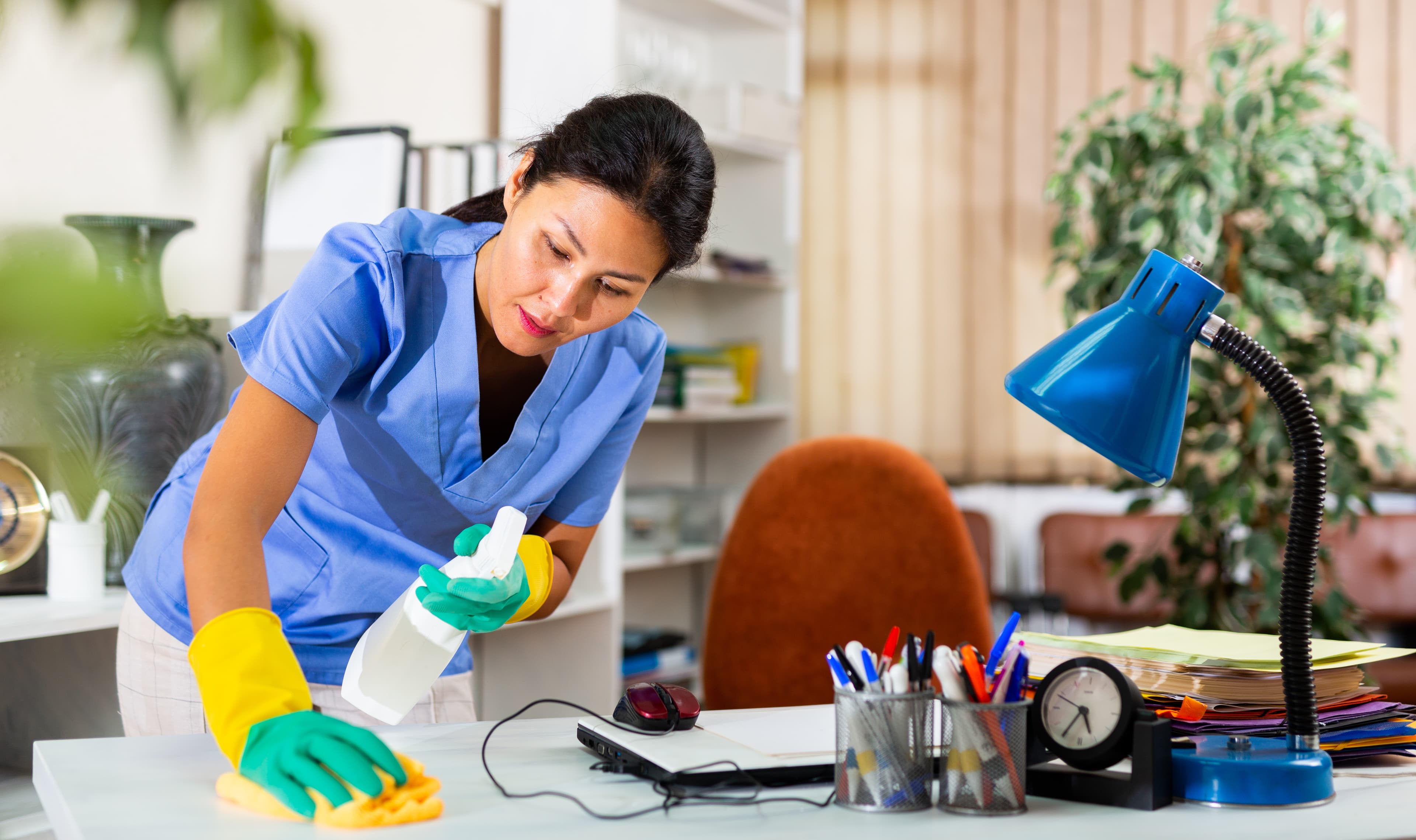 Tipps für mehr Wohlbefinden am Arbeitsplatz durch professionelle Reinigung